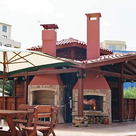 精品套房彩虹4酒店 3*