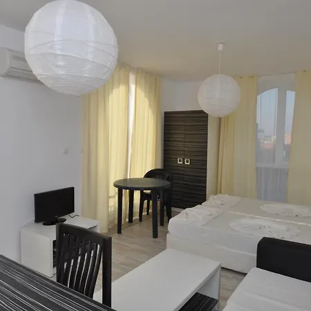 精品套房彩虹4酒店